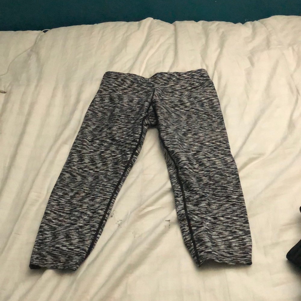 Cute leggings that are black and white